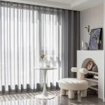 Voilage gris avec motif rayé