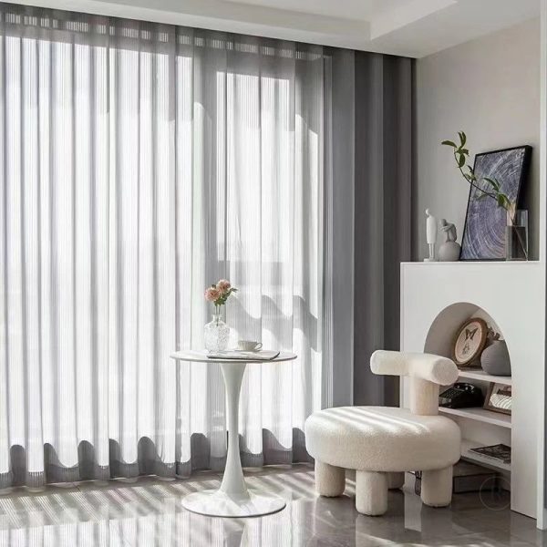 Voilage gris avec motif rayé