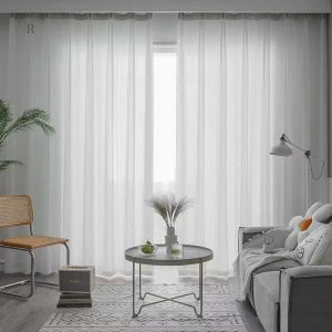Rideaux transparents à rayures blanches pour une décoration élégante